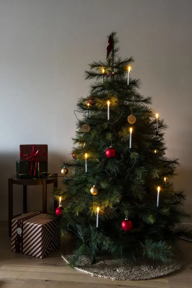 Luces Para Árbol De Navidad Amber 16LED 15m Verde De Konstsmide - Luces para &aacute;rbol de Navidad de interior con 16 luces LED &aacute;mbar y hermosos efectos centelleantes que crean un brillo vibrante.