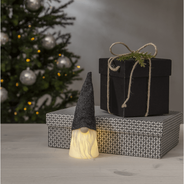Joylight Papá Noel Negro De Star Trading - Pap&aacute; Noel tiene una capucha de tela negra que brilla maravillosamente en su cuerpo cuando la usa.
