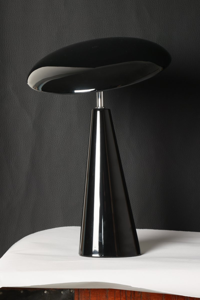 Audrey 33cm Negro portátil De Eja - Audrey encaja a la perfección en una mesa de centro, mesita de noche o alféizar.