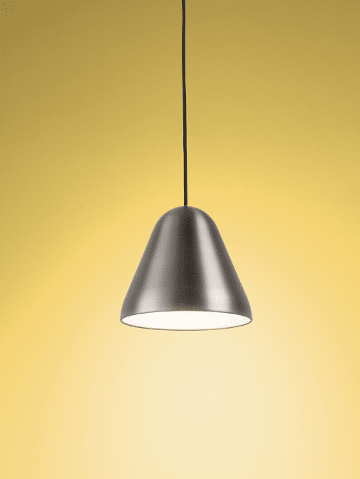 Enna Ø22 Acero Lámpas de techo De Airam - El difusor debajo de la pantalla distribuye la luz de forma suave y atmosf&eacute;rica.