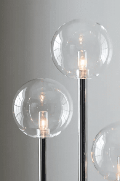 Levels Cromo De Markslöjd - Las luces tienen diferentes alturas y cada fuente de luz est&aacute; encerrada en una esfera de vidrio transparente.