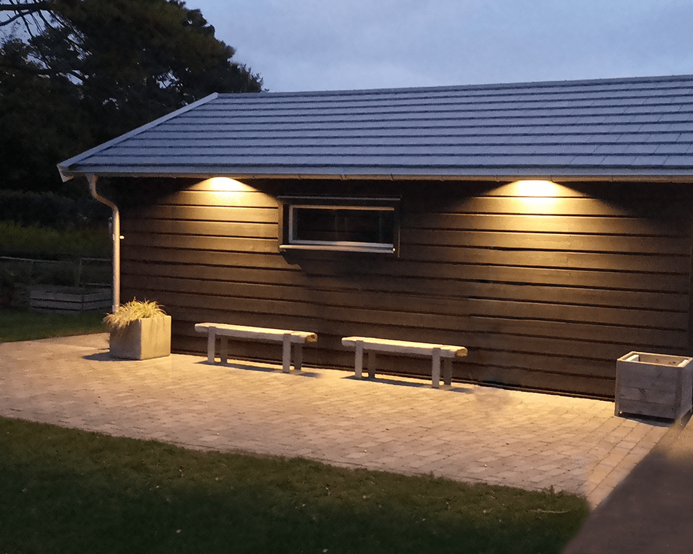 Tora Negro De Westal - Fabricado en aluminio anodizado y recubierto de polvo negro para mayor durabilidad y protección contra el clima y el viento.