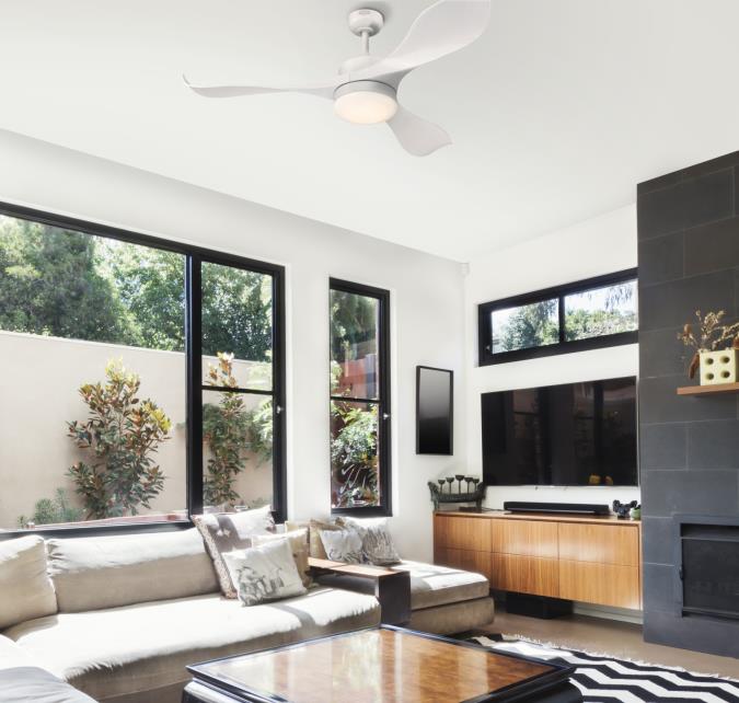 Pierre Ø132 Blanco De Westinghouse - El ventilador de techo Pierre con fuente de luz LED regulable y acabado blanco es una solución moderna y elegante para dormitorios y salones.