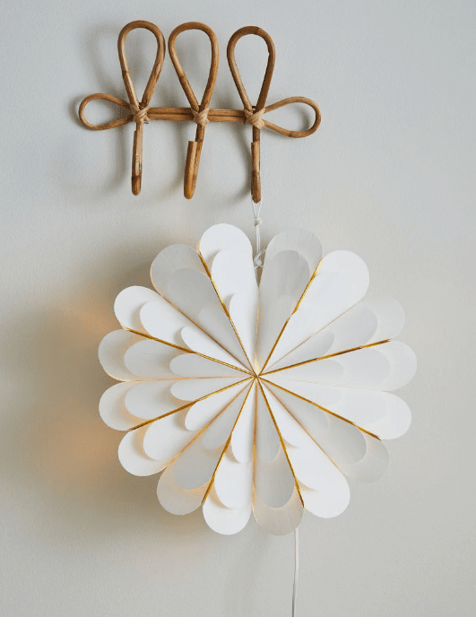 Marigold Ø45 Blanco De Markslöjd - Viene con un cable de 3,5 m con interruptor de encendido y enchufe.