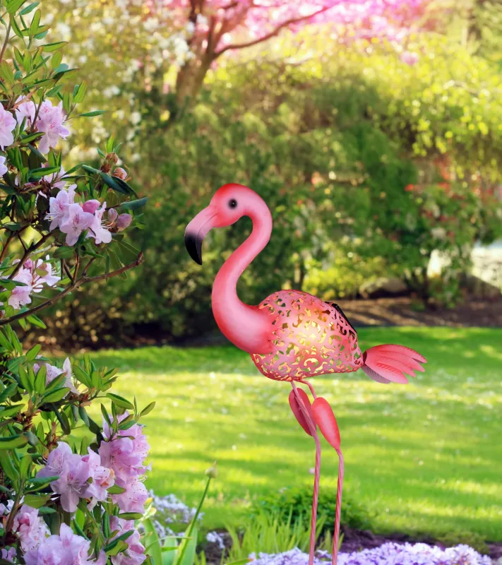 Flamingo Rosa lámpara solar De Globo Lighting - Lys upp tr&auml;dg&aring;rden med en charmig flamingo i solcellsbelysning!