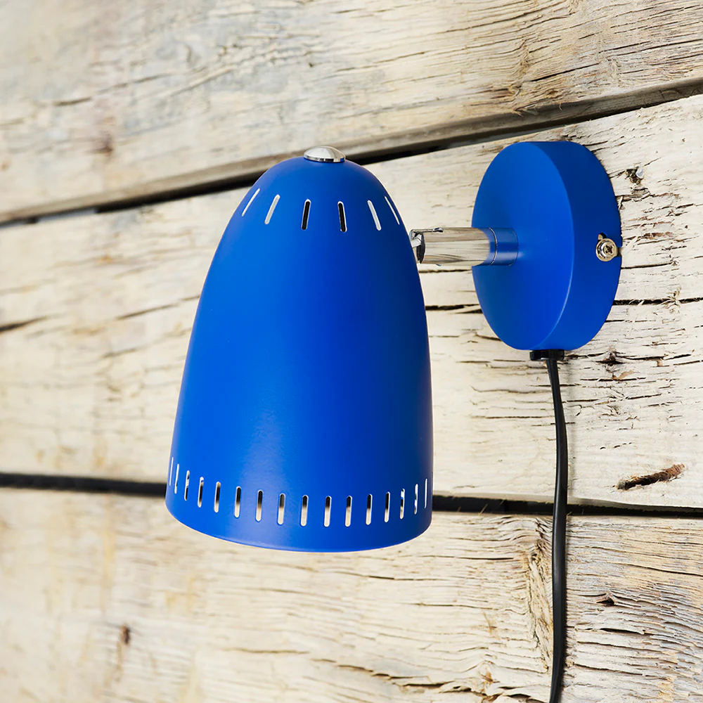 Dynamo Azul lámpara de lectura De Superliving - Fácil de instalar y adecuado para todos los estilos de interiores, Dynamo es la combinación perfecta de función y estilo.
