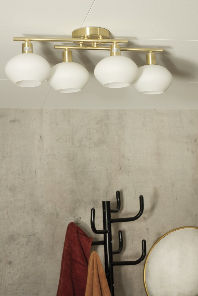 Elba 60cm Latón mate lámpara de baño De Aneta Lighting - La l&aacute;mpara de techo Elba es la l&aacute;mpara de ba&ntilde;o perfecta para todos aquellos que quieran darle a su ba&ntilde;o un toque moderno.