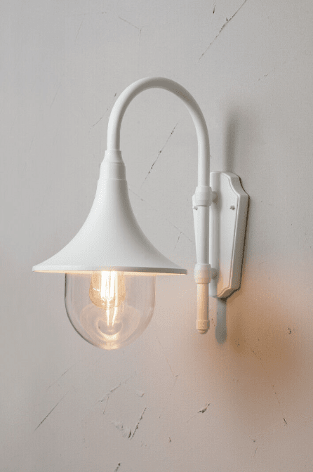 Kartano Trumpet Blanco lámpara de exterior De Airam - Dado que la fuente de luz es claramente visible dentro de la l&aacute;mpara, la elecci&oacute;n de la fuente de luz (no incluida) es muy importante para el estado de &aacute;nimo y el efecto de la iluminaci&oacute;n.