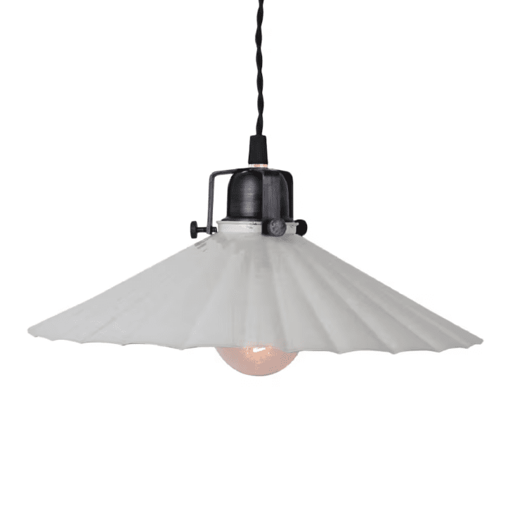 Anita Ø30 Blanco lámpara de ventana De Strömshaga - La pantalla tiene una superficie marmolada que fue pintada a mano, lo que puede resultar en irregularidades y diferencias.