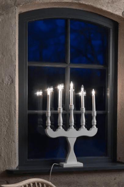 Svaneholm Blanco De Markslöjd - Candelabro de Adviento de cinco brazos en color blanco.