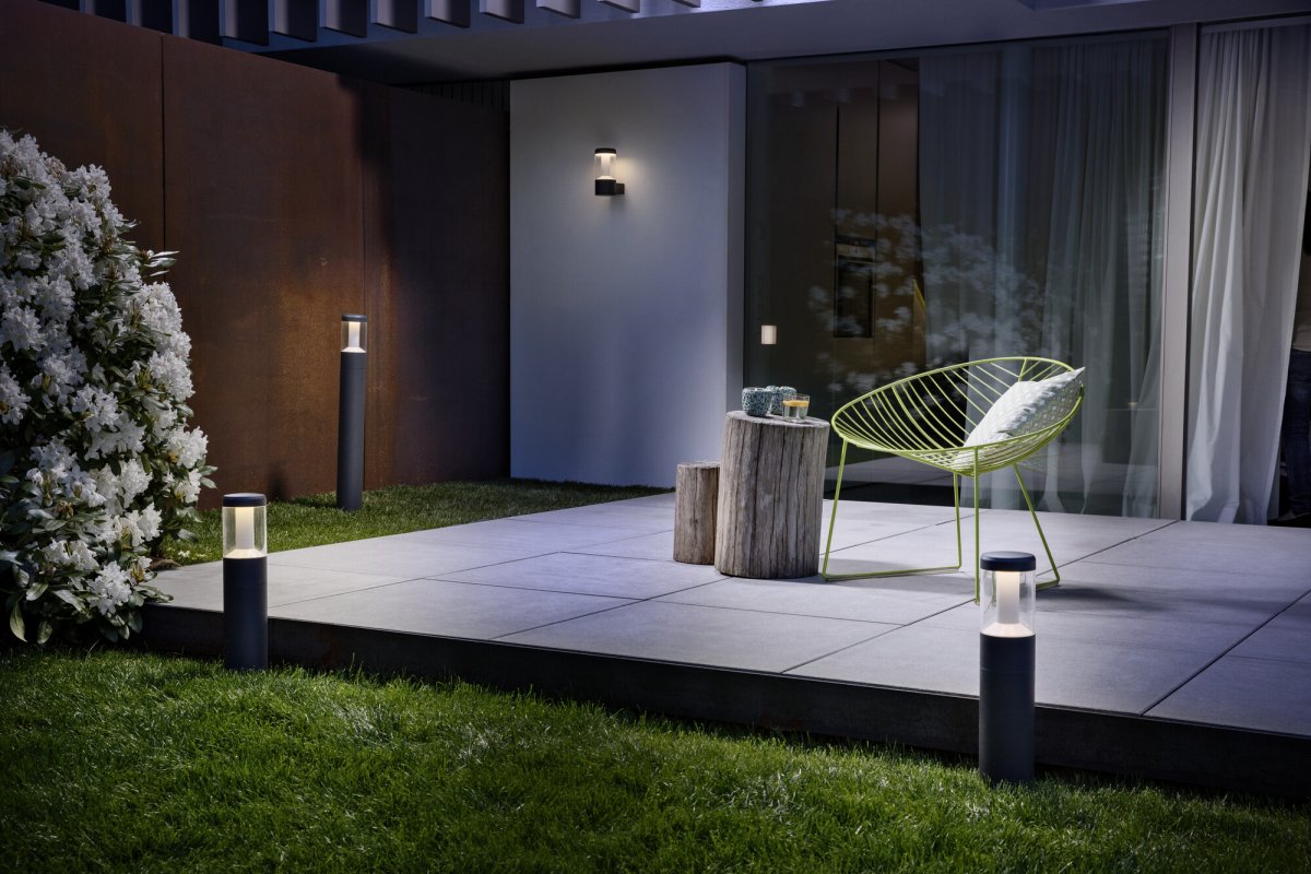 Lantern Modern 90cm Gris oscuro balizas De Ledvance - Lantern&nbsp;Modern 90cm &auml;r en modern och stilfull pollare som ger b&aring;de funktion och elegans till din tr&auml;dg&aring;rd eller g&aring;ngv&auml;g.
