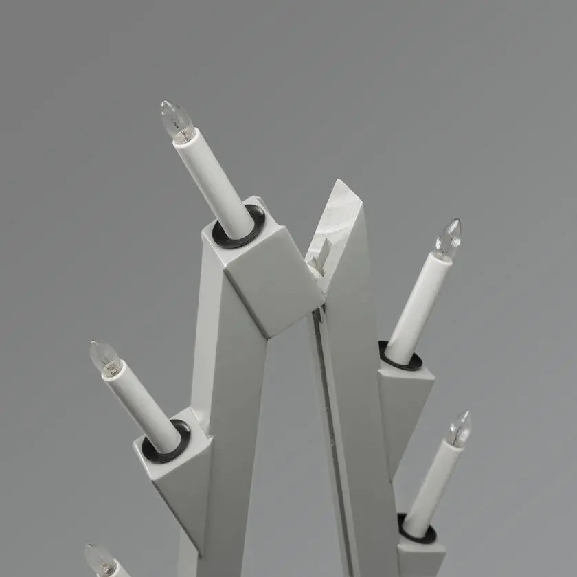 Candelabra 11 Lights Gris De Konstsmide - Candelabro el&eacute;ctrico plegable con 11 velas, fabricado en madera lacada en gris, decorado con anillos negros alrededor de cada vela para un toque elegante.