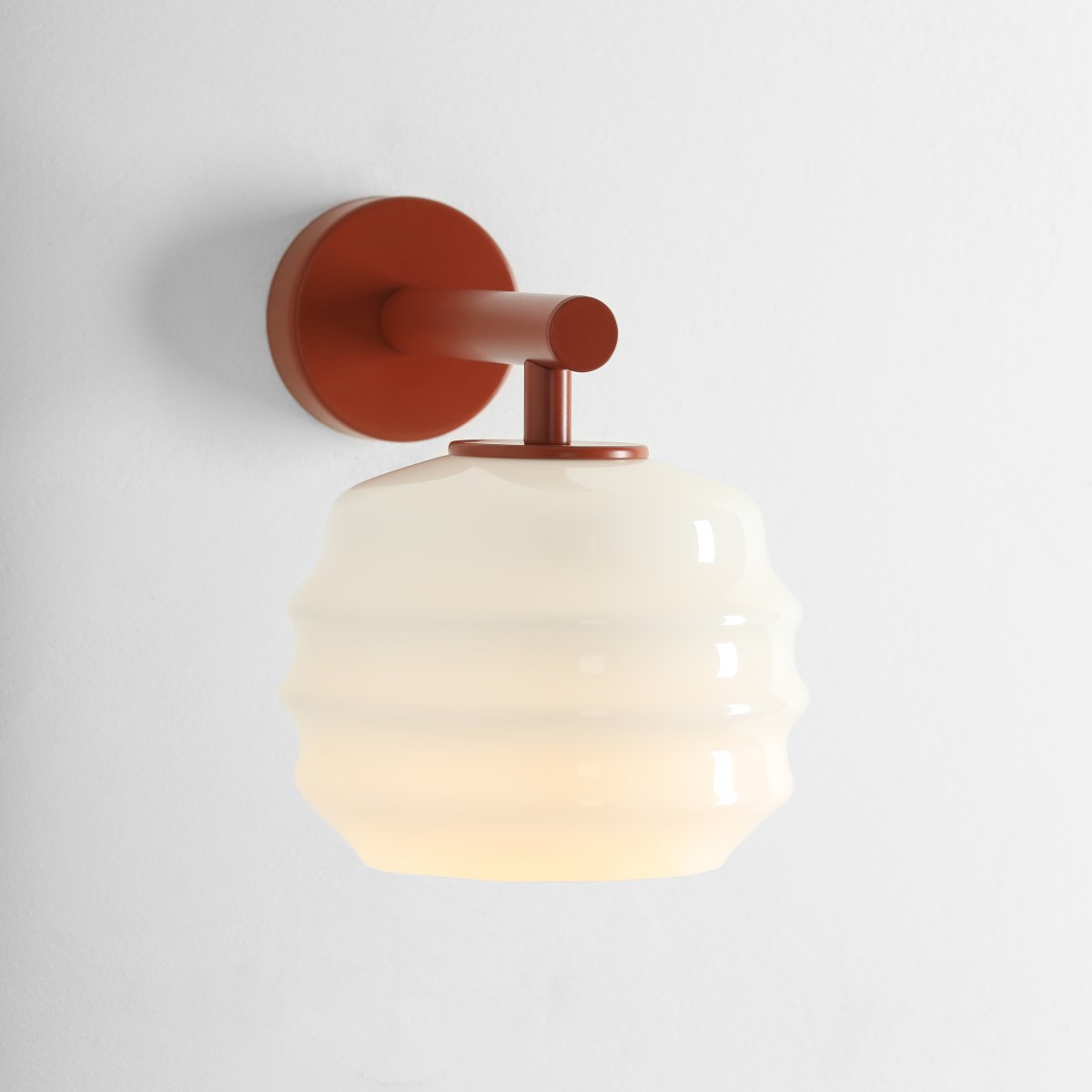 Puff 23cm Terracota lámpara de pared De Artera - La pantalla decorativa de cristal opalino blanco tiene una forma curva que le confiere un aspecto divertido y sofisticado.