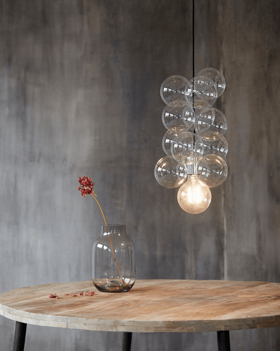 DIY Ø30 Transparente Lámpas de techo De House Doctor - La lámpara consta de 12 bolas de cristal transparente de 12 cm de diámetro, que se unen entre sí para crear una lámpara fantástica y moderna.