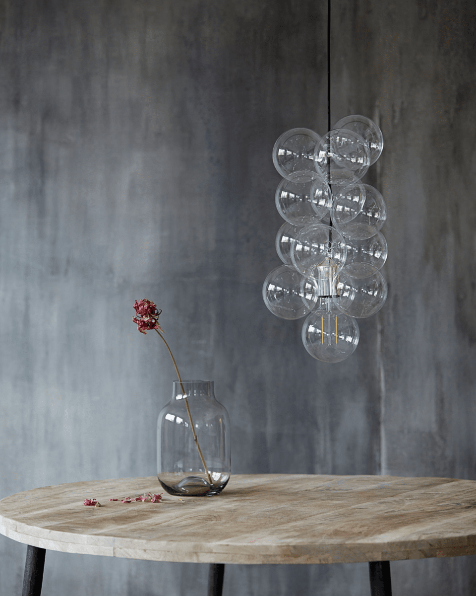 DIY Ø30 Transparente Lámpas de techo De House Doctor - La lámpara consta de 12 bolas de cristal transparente de 12 cm de diámetro, que se unen entre sí para crear una lámpara fantástica y moderna.