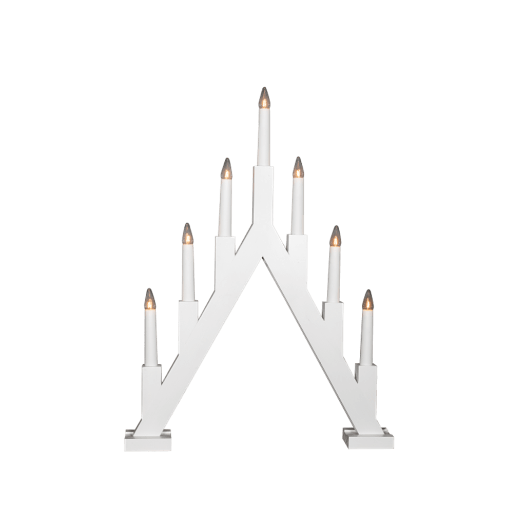 Ellen Blanco De Pixie Design - Ellen es un candelabro cl&aacute;sico de madera con acabado blanco y una forma c&oacute;nica decorativa que recuerda a los candelabros tradicionales de Adviento.