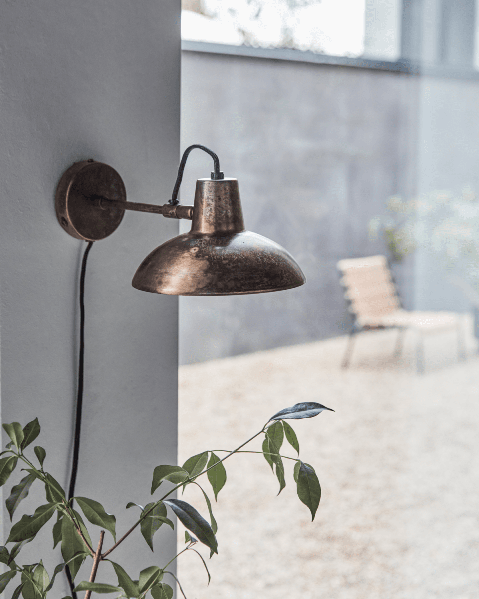 Desk Ø18 Marrón antiguo lámpara de pared De House Doctor - Cuelgue la lámpara de pared junto al sofá, donde proporcionará una luz dirigida, o úsela en el dormitorio como lámpara de noche.