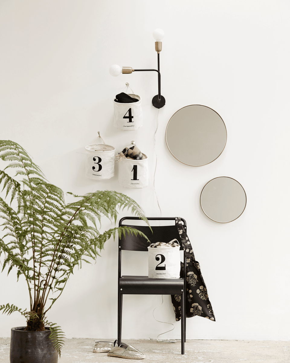 Molecular 30cm Negro lámpara de pared De House Doctor - Es perfecto como declaraci&oacute;n de dise&ntilde;o para expresar su estilo personal de dise&ntilde;o de interiores.