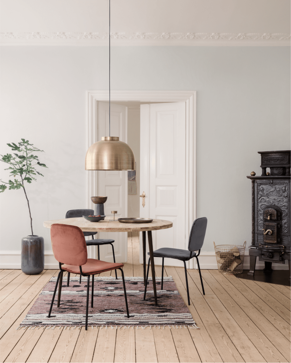 Bowl Ø50 Latón Lámpas de techo De House Doctor - El aspecto industrial combinado con la hermosa forma redonda de la pantalla le da una atmósfera suave que se adapta a la mayoría de las habitaciones.