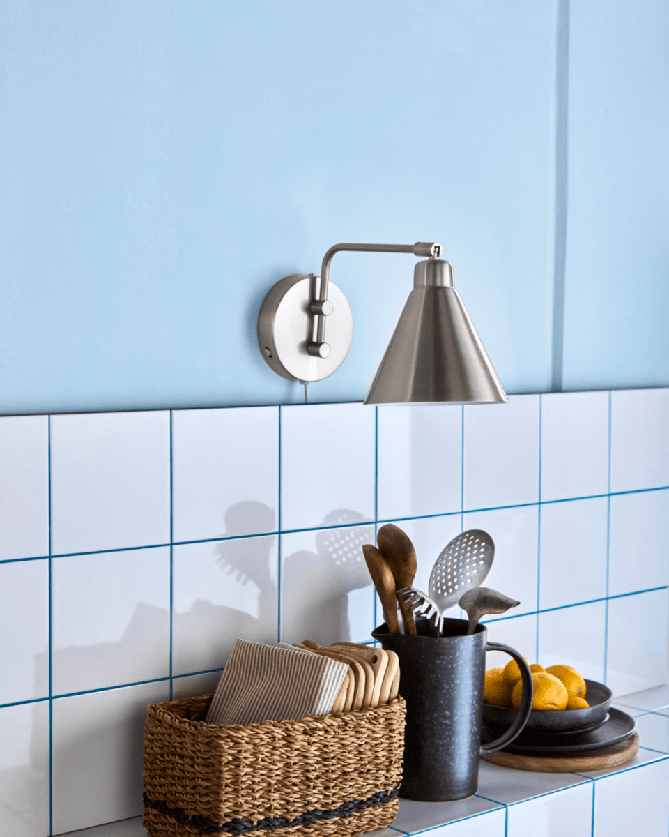 Game 30cm Plata cepillada lámpara de pared De House Doctor - El cable textil con un dise&ntilde;o gr&aacute;fico en zigzag le da un toque moderno, convirti&eacute;ndolo en un elegante complemento para la cama, el sof&aacute; o el pasillo.