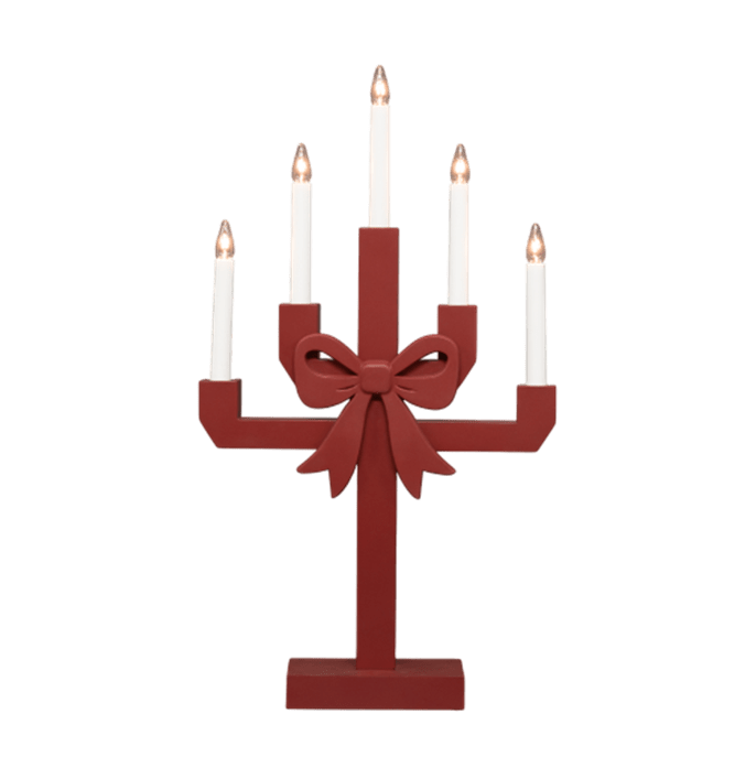 Kerstin ROJO De Pixie Design - Kerstin es un candelabro decorativo de madera en color marr&oacute;n oscuro, adornado con un gran lazo que le da un aspecto encantador y divertido.
