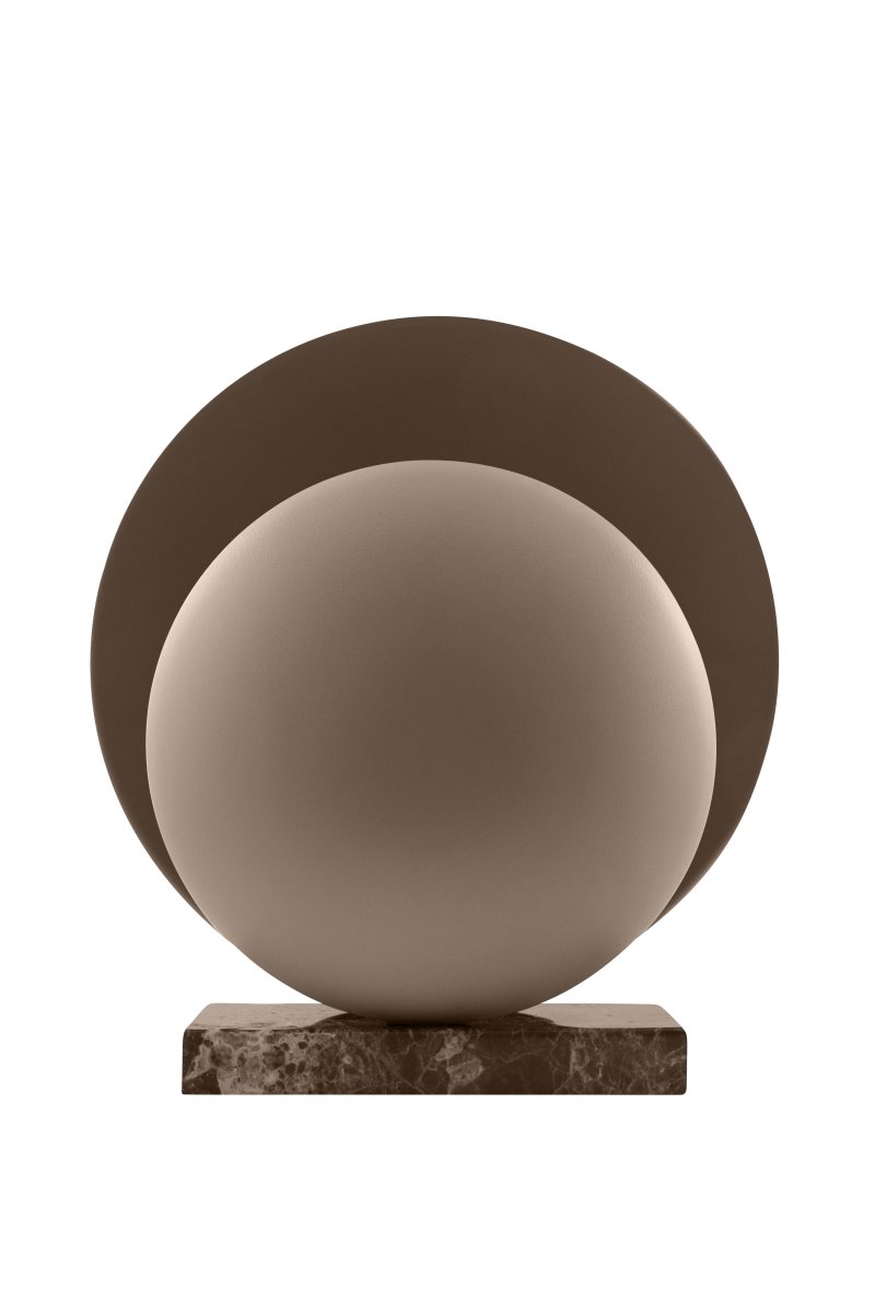 Orbit 32cm Marrón lámpara de mesa De Globen Lighting - La l&aacute;mpara de mesa Orbit, con sus dos pantallas met&aacute;licas que ocultan con elegancia la fuente de luz central, crea una hermosa, sutil e indirecta luz.