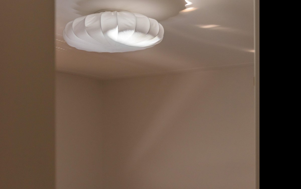 Franza Ø42 Blanco plafón De PR Home - La elegante y moderna lámpara de techo Franza, confeccionada en un precioso tejido de algodón, aporta un ambiente suave y acogedor a cualquier estancia.
