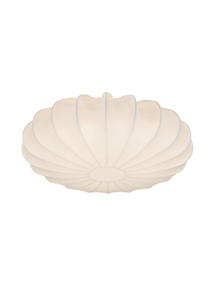 Linne Ø42 Blanquecino plafón De PR Home - La elegante y moderna lámpara de techo Linen, confeccionada con una preciosa tela de lino, aporta un ambiente suave y acogedor a cualquier estancia.