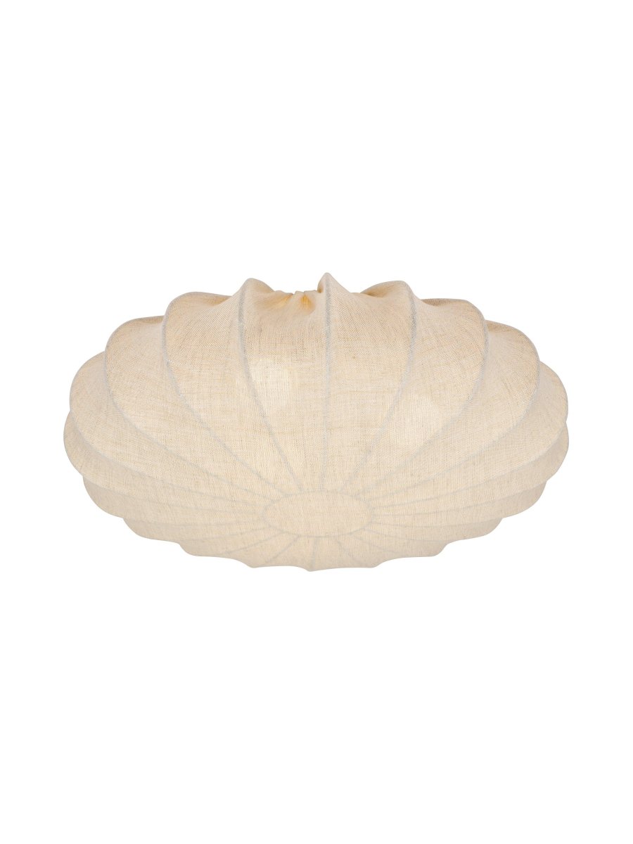 Linne Ø56 Beige plafón De PR Home - Su color beige y su forma ligeramente plisada le confieren un aire ligero y armonioso, mientras que la tela difunde una luz suave y agradable por toda la habitación.