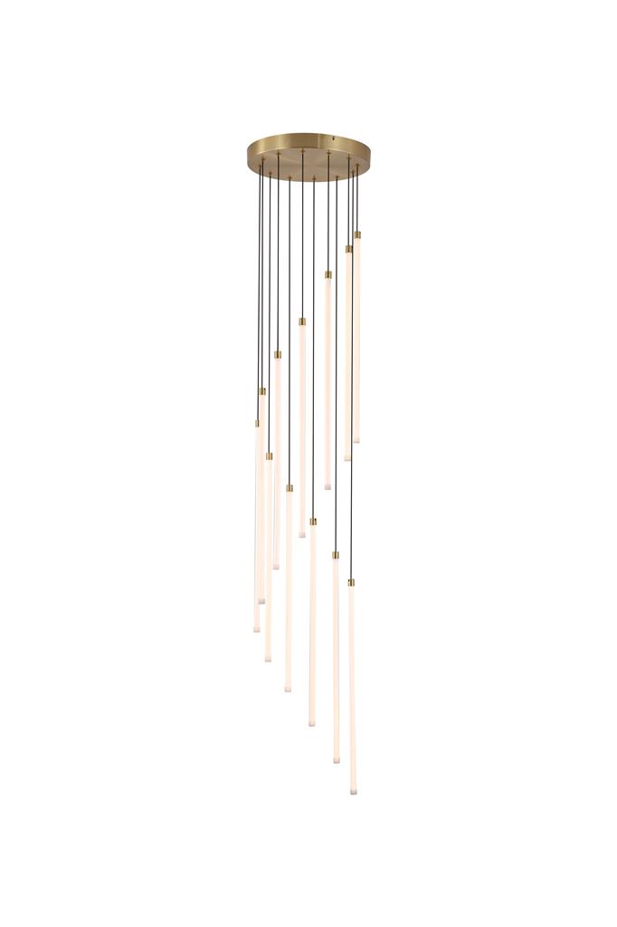 Flare Ø35 Latón Lámpas de techo De Searchlight - Doce delgadas varillas blancas con iluminación LED integrada cuelgan de diferentes longitudes de un dosel de techo metálico con acabado en latón satinado, creando una llamativa silueta en cascada.