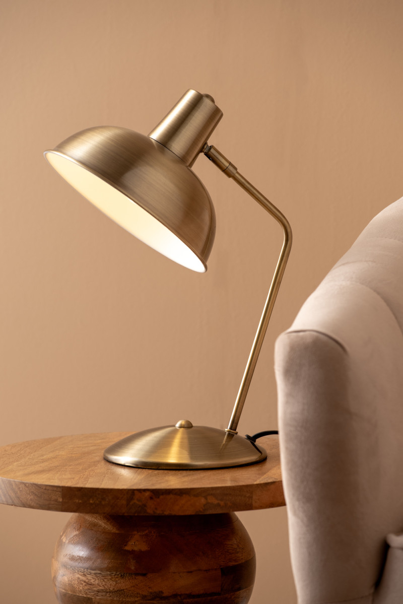 Hood 38cm Latón antiguo lámpara de escritorio De Leitmotiv - La lámpara encaja a la perfección en un escritorio o mesita de noche y sirve tanto como fuente de luz práctica como elemento decorativo con estilo.