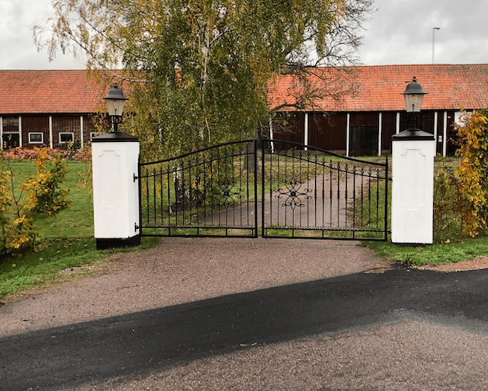 Rosendal 85cm Cobre oxidado De Westal - La cubierta de la lámpara está hecha de cobre torneado a presión, lo que le da una hermosa pátina oscura.