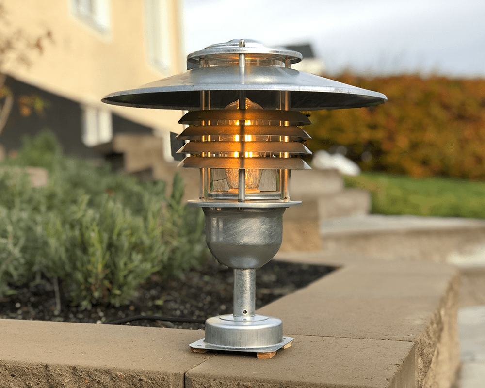 Arnäs I 38cm acero galvanizado De Westal - Lámpara de pie con patrón de luz simétrico rotacional.