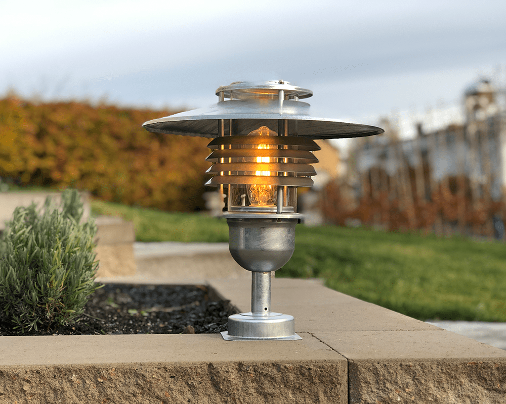 Arnäs I 38cm acero galvanizado De Westal - Lámpara de pie con patrón de luz simétrico rotacional.
