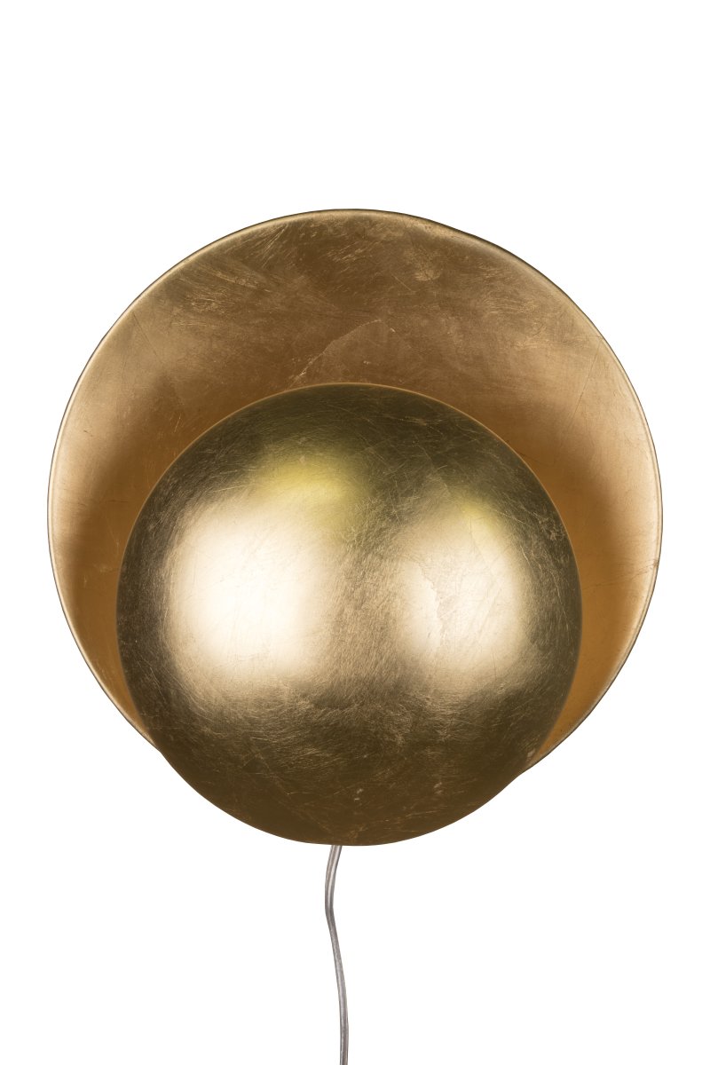 Orbit Ø30 Latón lámpara de pared De Globen Lighting - Orbit está hecha de metal y crea una suave luz gracias a la fuente de luz oculta entre las pantallas.