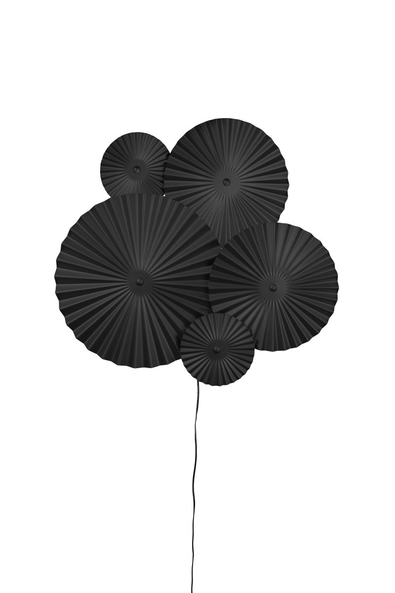 Omega 70cm Negro lámpara de pared De Globen Lighting - Omega es una l&aacute;mpara de pared de dos piezas con tres paneles interconectados con iluminaci&oacute;n en la parte posterior y dos paneles interconectados adicionales que se pueden colocar en cualquier lugar.