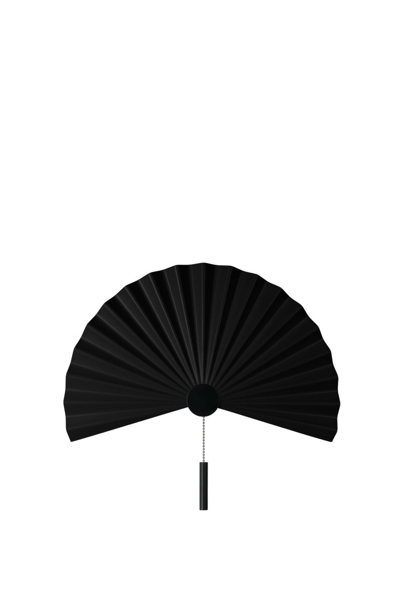 Zen Negro lámpara de pared De Globen Lighting - La lámpara tiene una tira de LED integrada en la placa posterior oculta y un interruptor de tiro en la lámpara.