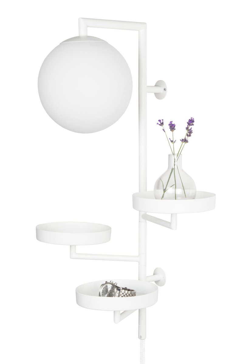 Astoria 62cm Blanco lámpara de pared De Globen Lighting - Aplique de pared Astoria, ganador del concurso Hus &amp; Concurso de dise&ntilde;o de viviendas 2016: dise&ntilde;ado por Anna Landerholm para Globen Lighting.
