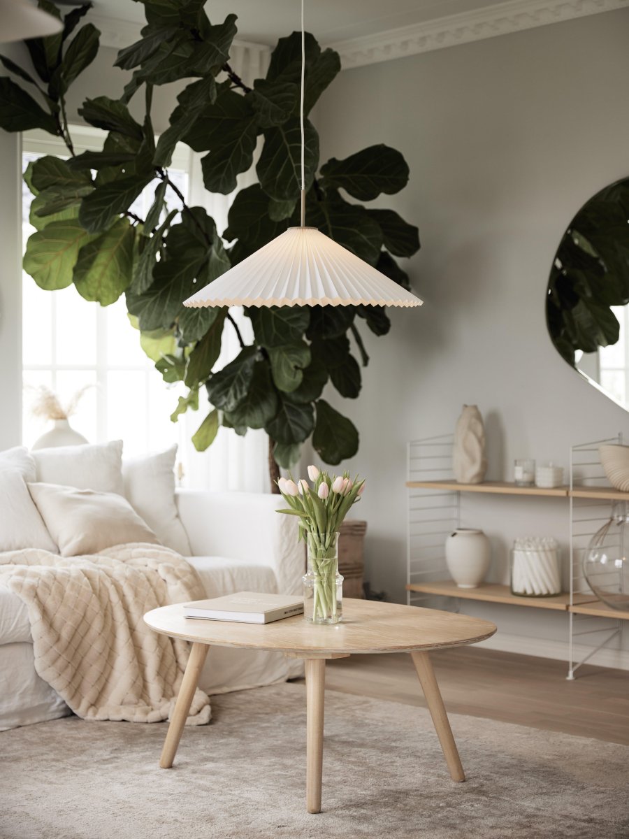 Dora Ø60 Blanco Lámpas de techo De PR Home - La luminaria dispone de 1 casquillo E27 y est&aacute; preparada para conexi&oacute;n sin toma de tierra y suspensi&oacute;n mediante gancho en un casquillo de techo existente.