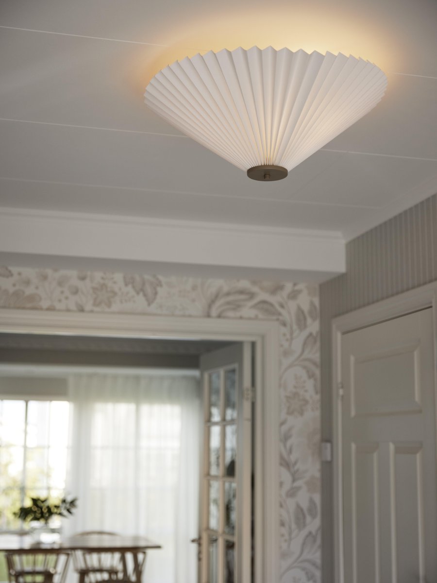 Dora Ø60 Blanco plafón De PR Home - La luminaria dispone de 3 casquillos E14 y est&aacute; preparada para toma de tierra y suspensi&oacute;n mediante gancho en un casquillo de techo existente.