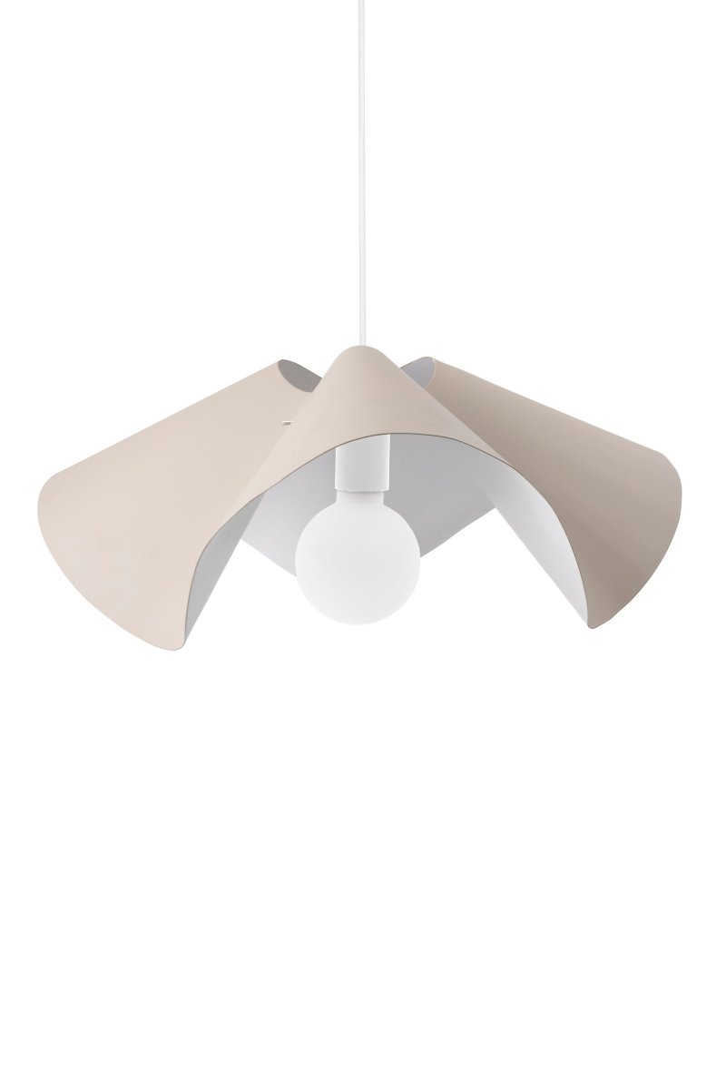 Volang Ø50 Lodo Lámpas de techo De Globen Lighting - La pantalla está pintada de blanco en su interior, el casquillo y el interior están pintados de blanco para crear un contraste suave y difundir la luz.