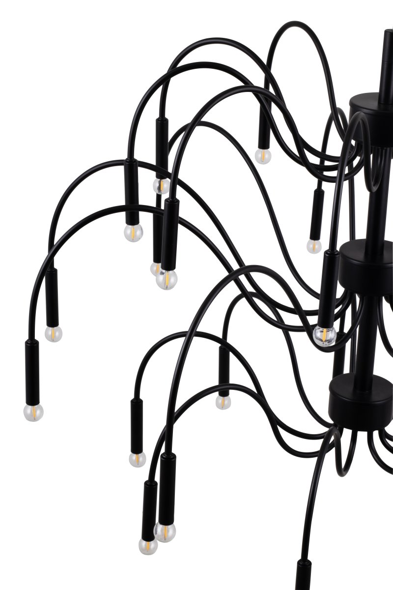 Ben Ø70 Negro Lámpas de techo De Globen Lighting - Ben es una interpretaci&oacute;n contempor&aacute;nea de una l&aacute;mpara de ara&ntilde;a cl&aacute;sica, que se convierte en el centro de atenci&oacute;n de cualquier estancia gracias a sus 27 brazos bellamente curvados.