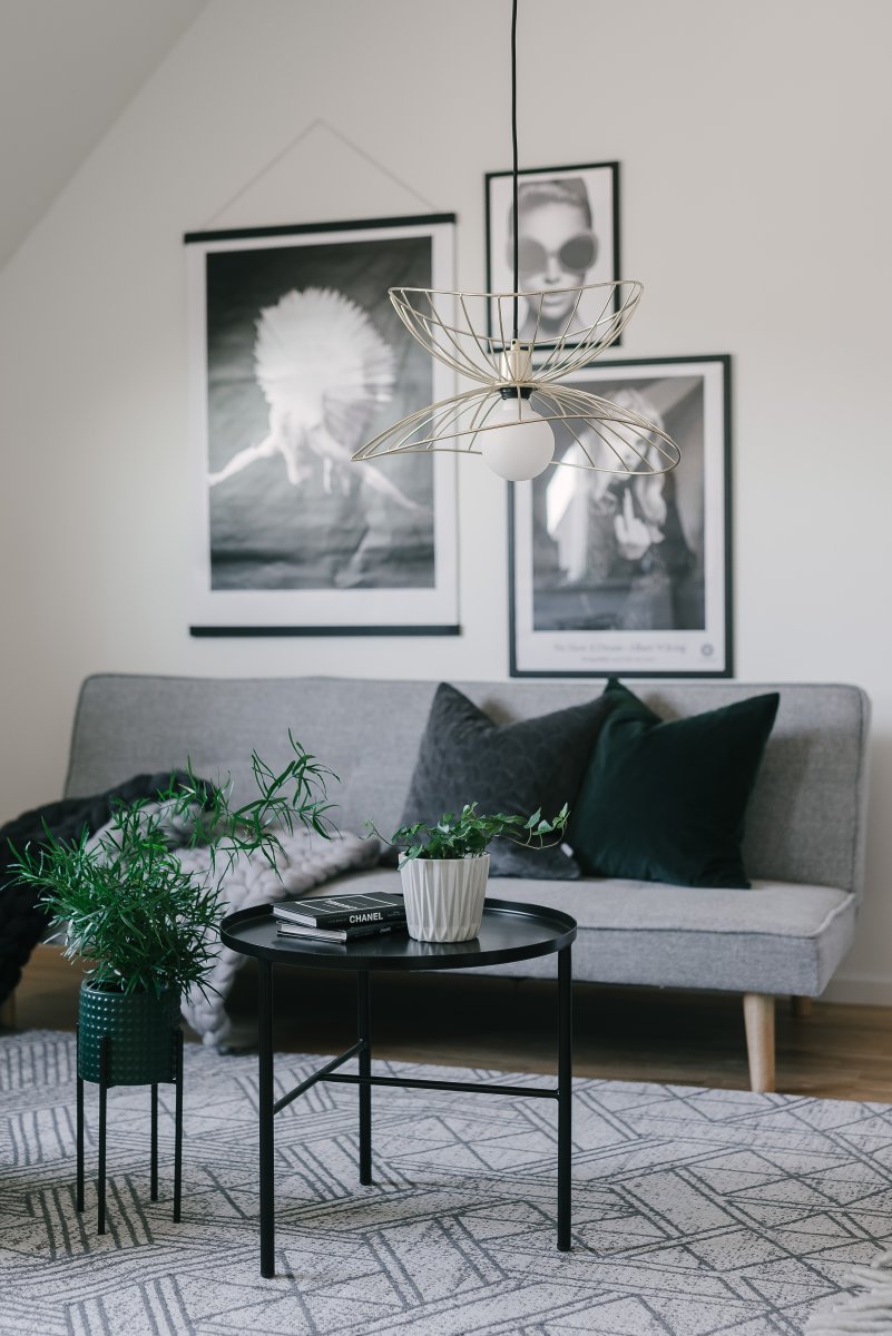 Ray Ø45 Latón cepillado Lámpas de techo De Globen Lighting - Las dos pantallas se pueden colocar de varias maneras: apiladas una sobre otra o montadas una dentro de la otra para crear una lámpara colgante más baja.