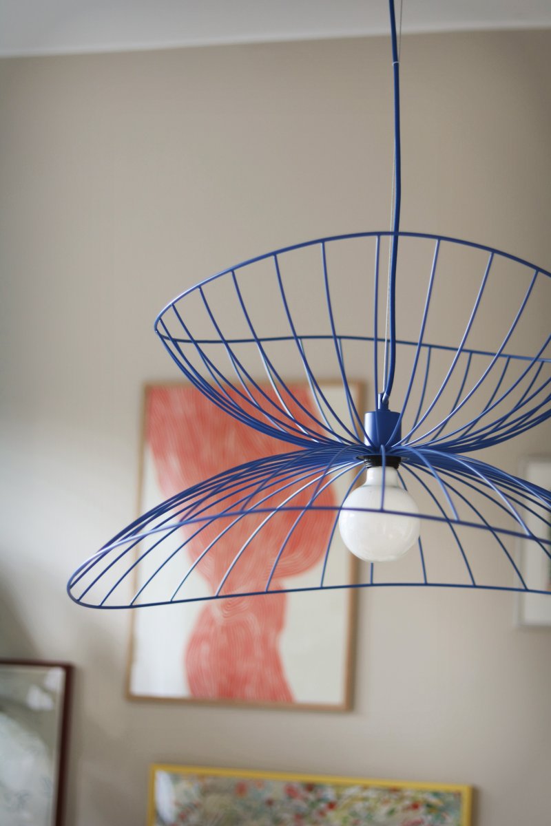 Ray Ø70 Azul Lámpas de techo De Globen Lighting - Las dos pantallas se pueden colocar de varias maneras: apiladas una sobre otra o montadas una dentro de la otra para crear una lámpara colgante más baja.