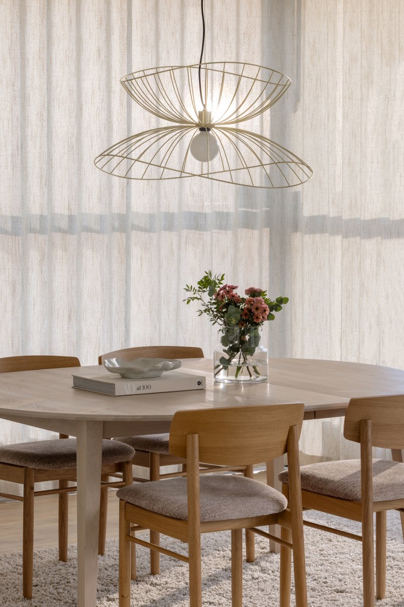 Ray Ø70 Latón cepillado Lámpas de techo De Globen Lighting - Las dos pantallas se pueden colocar de varias maneras: apiladas una sobre otra o montadas una dentro de la otra para crear una lámpara colgante más baja.