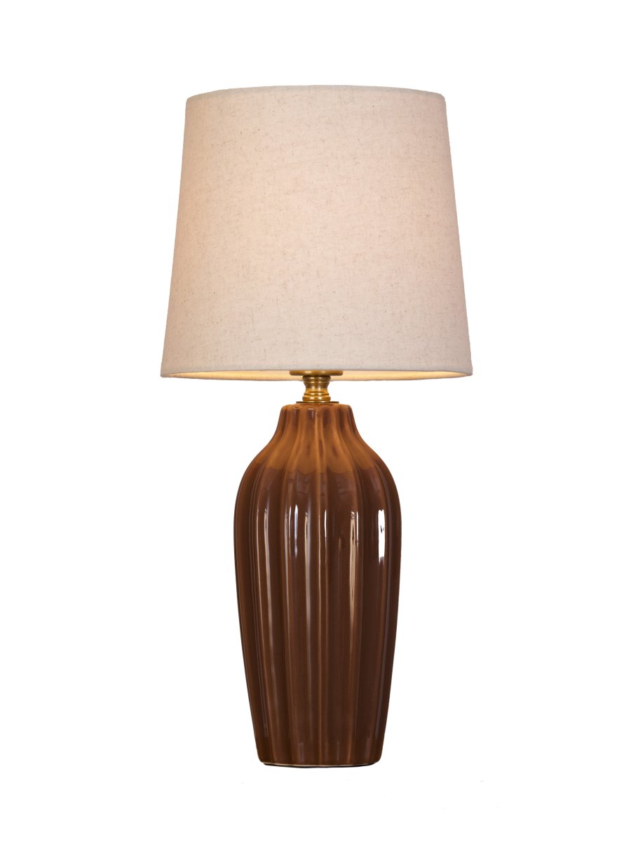 Lyon 40cm Marrón lámpara de mesa De PR Home - Gracias a su dise&ntilde;o elegante y acogedor, Lyon queda perfecta en una mesa auxiliar, una mesita de noche o junto a una ventana, donde se convierte en un elemento decorativo y acogedor tanto en hogares cl&aacute;sicos como modernos.