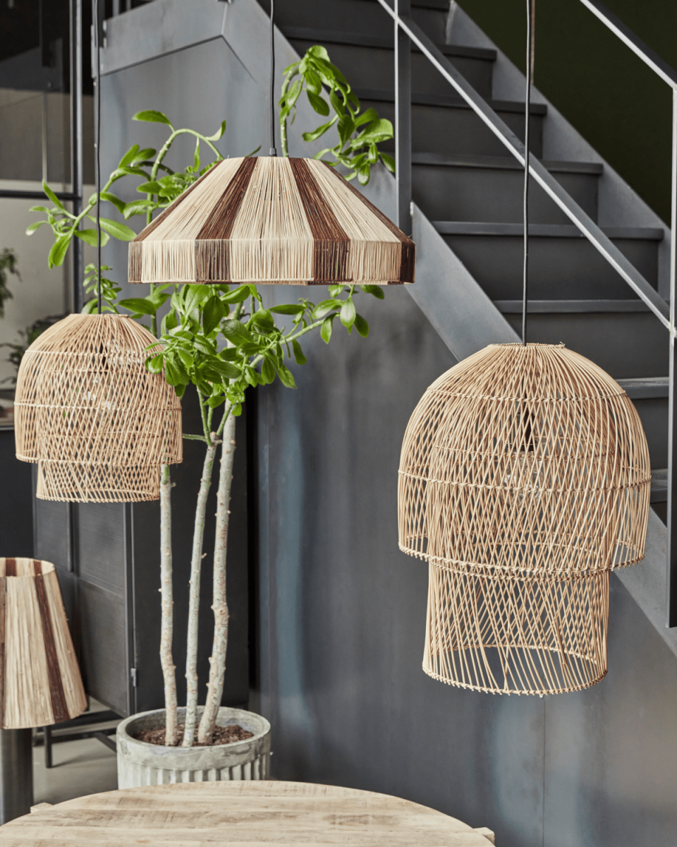 Getti Ø40 Pantalla S/Colgante Naturaleza Lámpas de techo De House Doctor - Se crea una atmósfera maravillosa gracias a la luz que brilla a través de la estructura en espiral abierta de la pantalla de la lámpara.