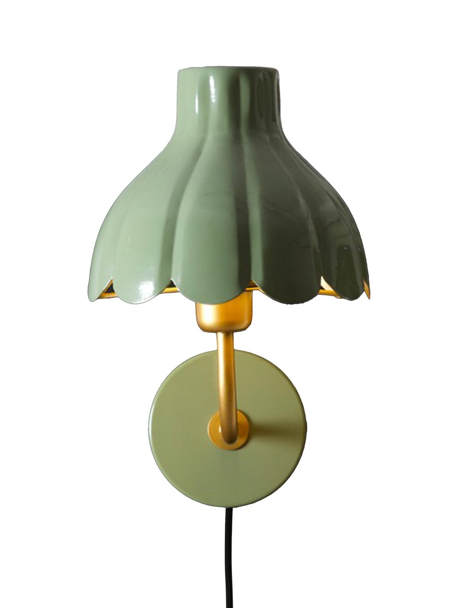 Wells 35cm verde musgo lámpara de lectura De PR Home - Inspirada en los p&eacute;talos de las flores en plena floraci&oacute;n, esta serie le confiere a la l&aacute;mpara un dise&ntilde;o elegante y a la vez l&uacute;dico.