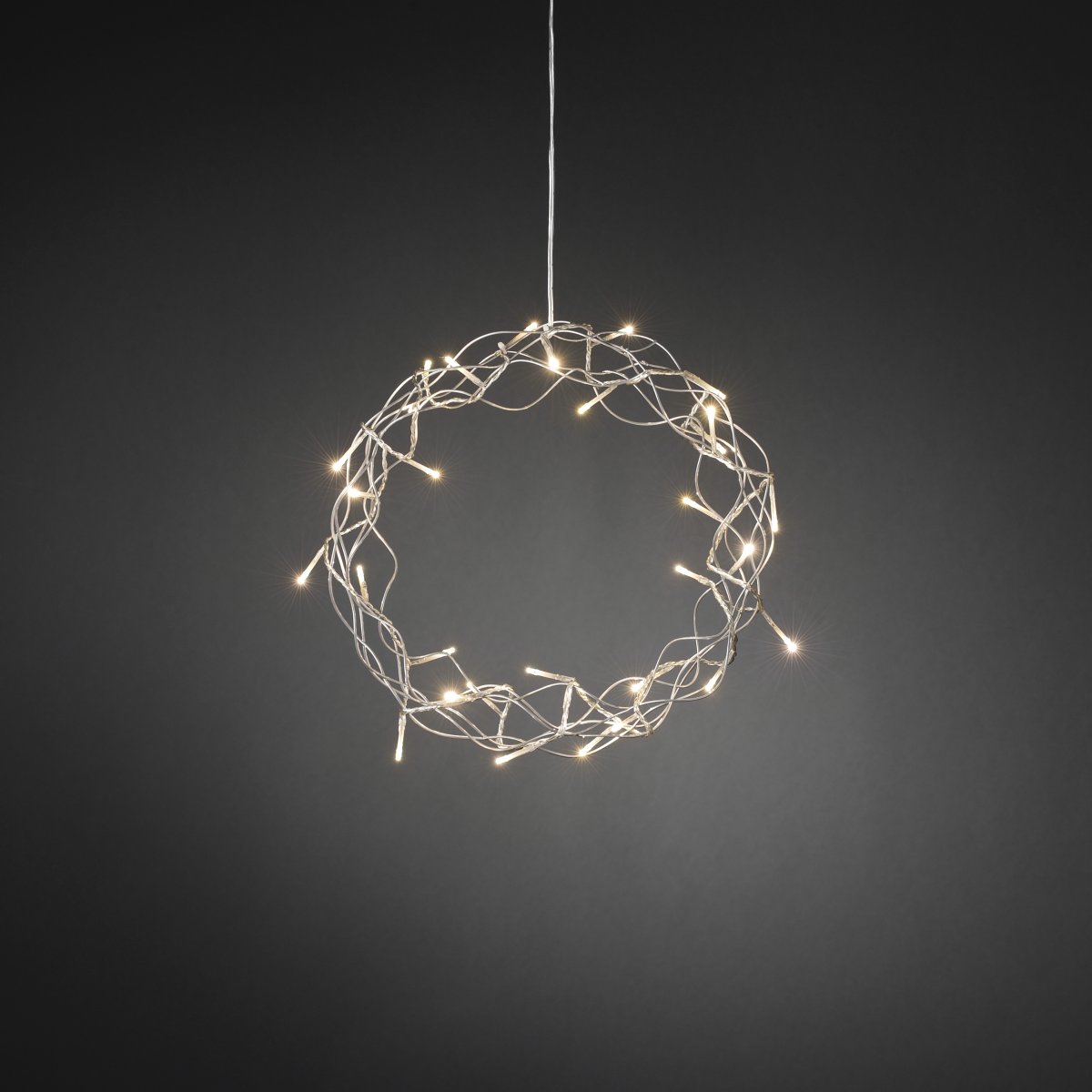 Corona LED Ø30 Plata De Konstsmide - Sus 32 peque&ntilde;os LED emiten una luz amarilla c&aacute;lida y acogedora, creando un ambiente confortable.