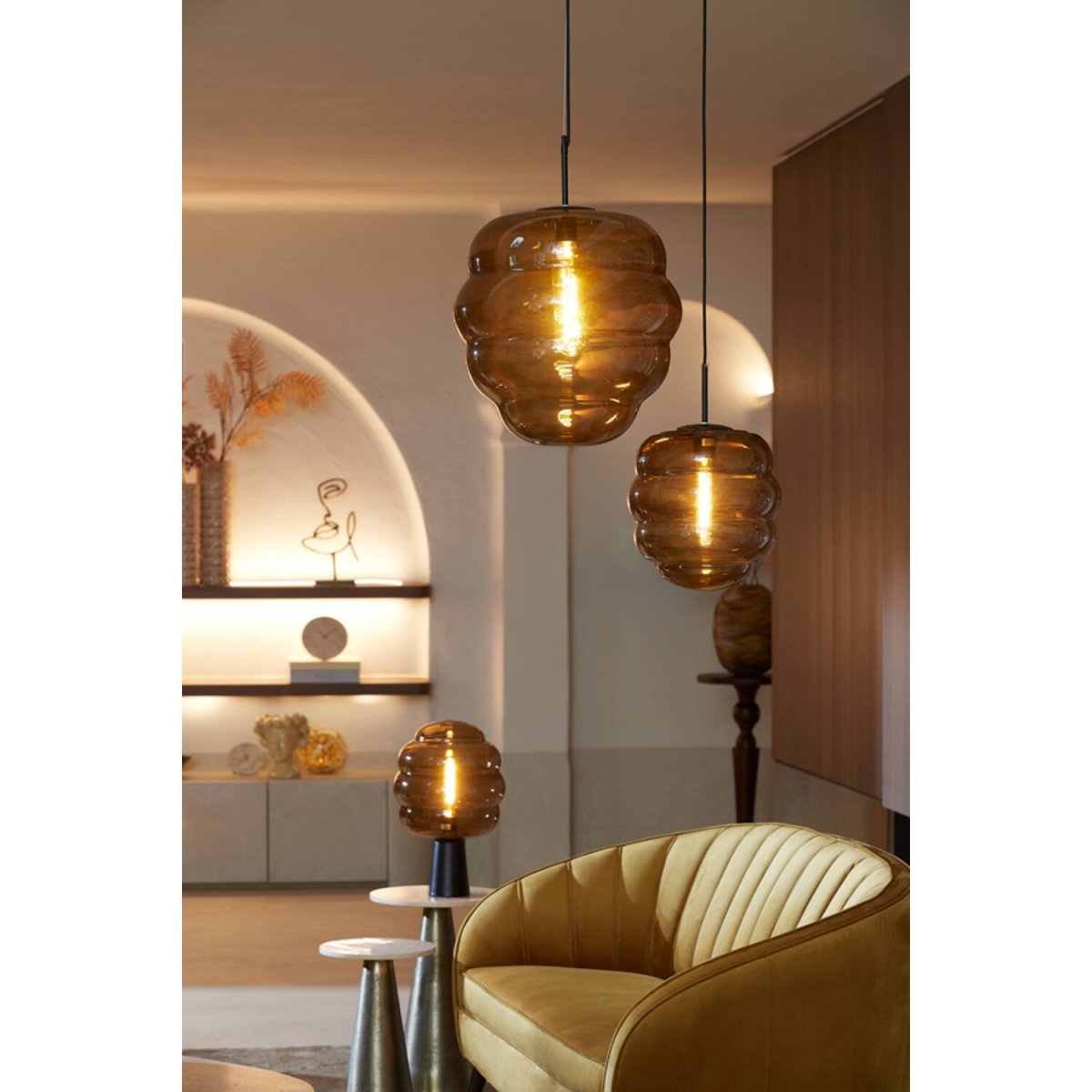 Misty Ø45 Marrón Lámpas de techo De Light & Living - Misty es una elegante lámpara de techo con cristal marrón y detalles en negro mate.